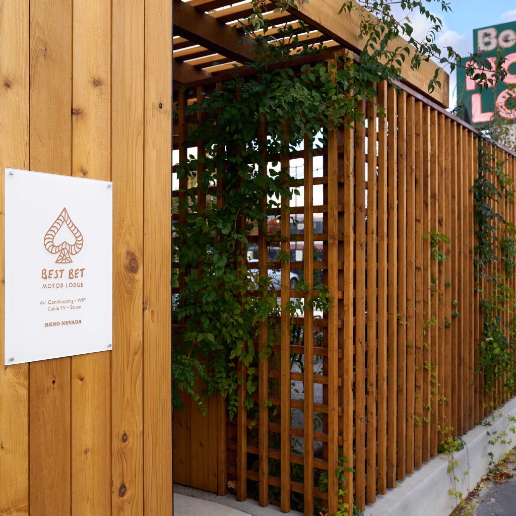 Best Bet Motor Lodge pedestrian sidewalk entrance